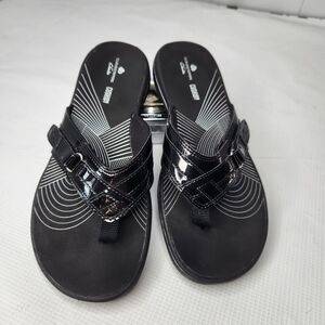 Clarks Sandals Women's 7 M Black Leather Thong Slip On Comfort Toe Loop Strap